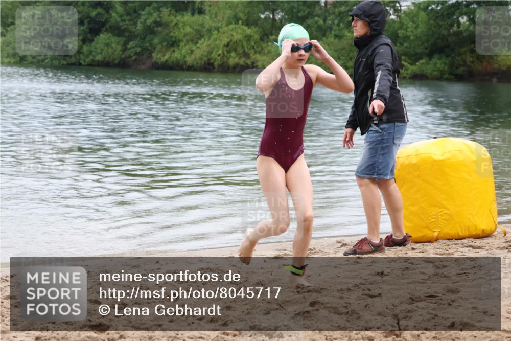21.06.2025 - 27. Vierlanden-Triathlon Lena Gebhardt http://msf.ph/oto/8045717 15.06.2025 14:51:15 Schwimmen  meine-sportfotos.de