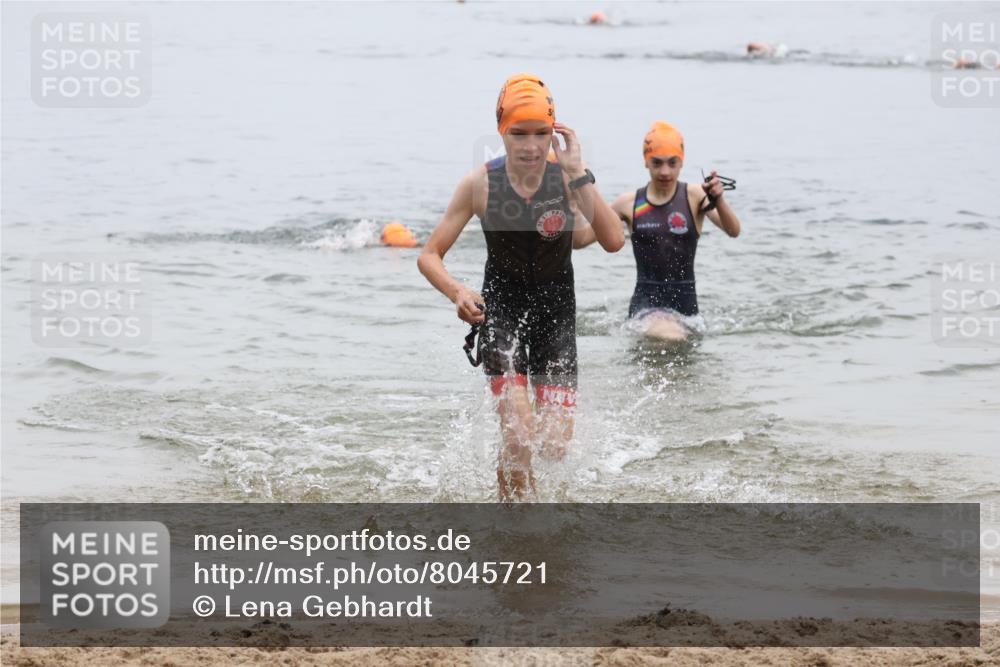 21.06.2025 - 27. Vierlanden-Triathlon Lena Gebhardt http://msf.ph/oto/8045721 15.06.2025 14:51:16 Schwimmen  meine-sportfotos.de