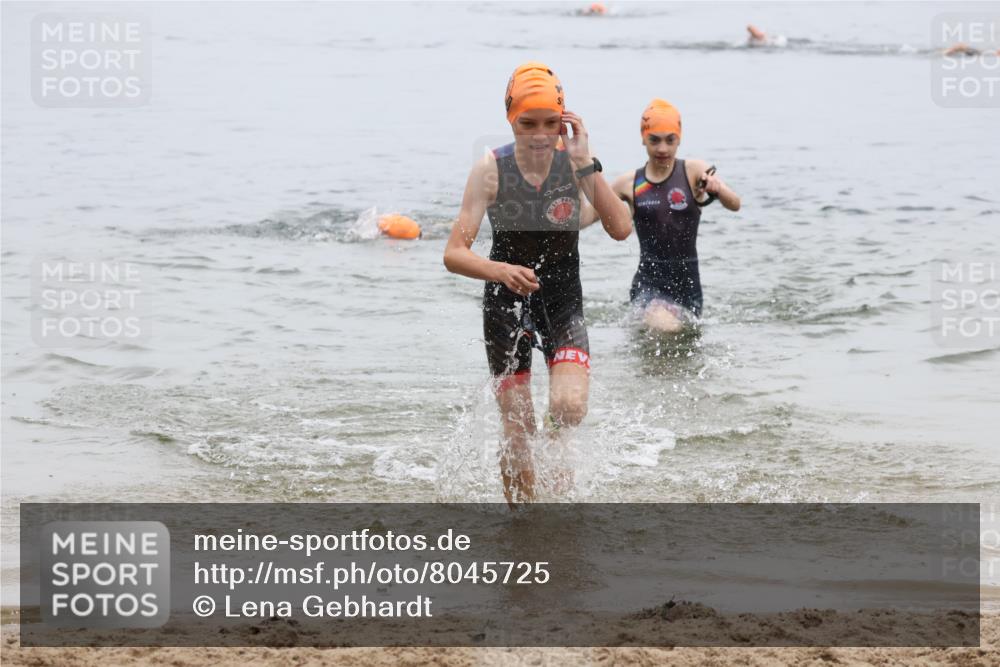 21.06.2025 - 27. Vierlanden-Triathlon Lena Gebhardt http://msf.ph/oto/8045725 15.06.2025 14:51:16 Schwimmen  meine-sportfotos.de