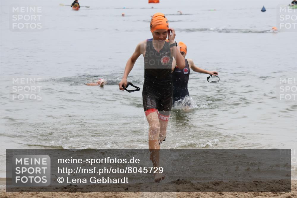 21.06.2025 - 27. Vierlanden-Triathlon Lena Gebhardt http://msf.ph/oto/8045729 15.06.2025 14:51:16 Schwimmen  meine-sportfotos.de
