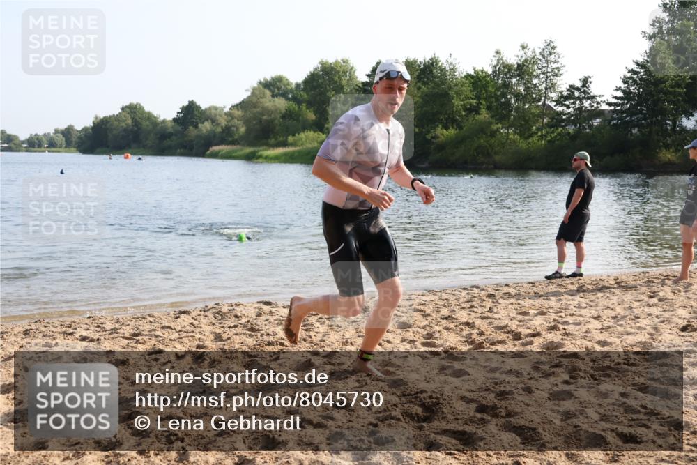15.06.2025 - 27. Vierlanden-Triathlon Lena Gebhardt http://msf.ph/oto/8045730 15.06.2025 08:40:33 Schwimmen 5, 7 meine-sportfotos.de