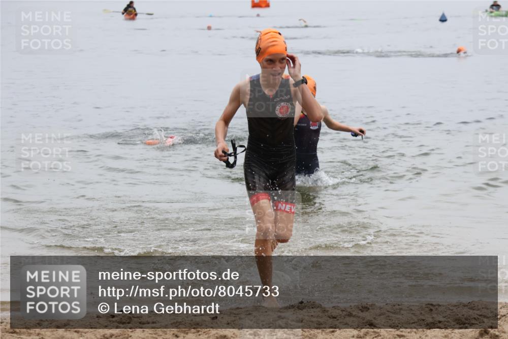 21.06.2025 - 27. Vierlanden-Triathlon Lena Gebhardt http://msf.ph/oto/8045733 15.06.2025 14:51:16 Schwimmen  meine-sportfotos.de