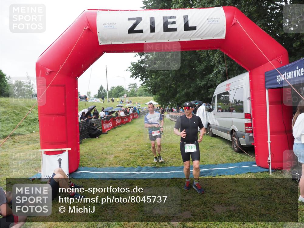 21.06.2025 - 27. Vierlanden-Triathlon MichiJ http://msf.ph/oto/8045737 15.06.2026 13:54:06 Ziel 90, 815 meine-sportfotos.de