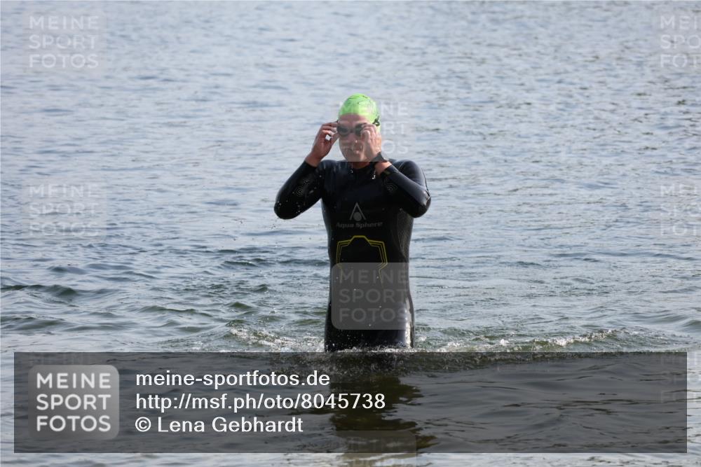 15.06.2025 - 27. Vierlanden-Triathlon Lena Gebhardt http://msf.ph/oto/8045738 15.06.2025 08:40:35 Schwimmen 5, 7 meine-sportfotos.de