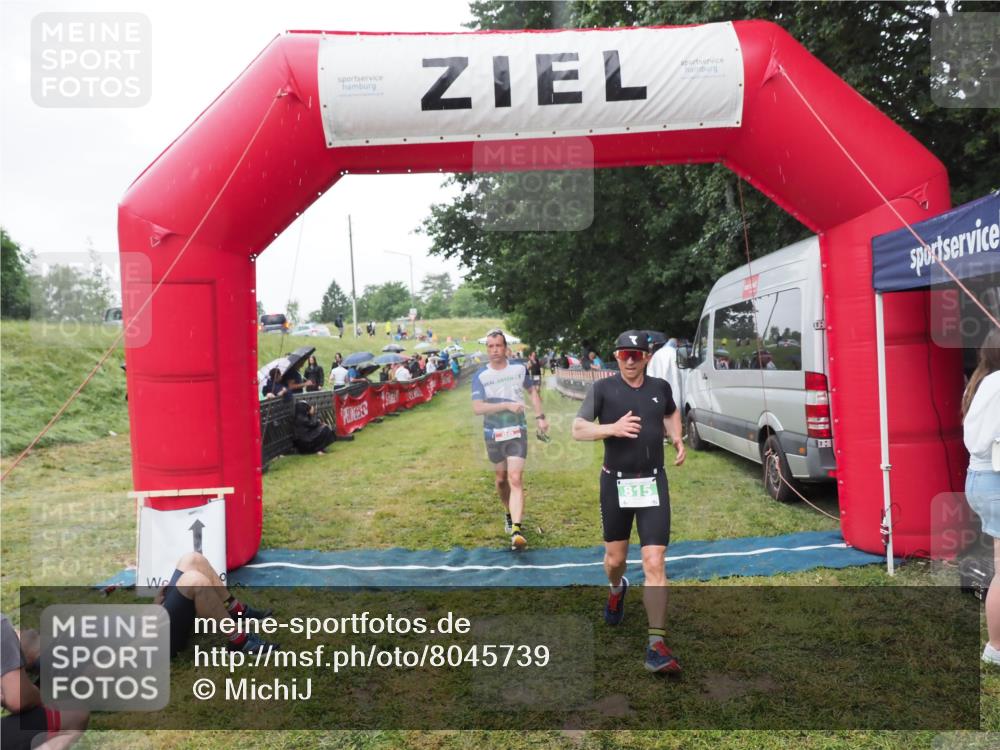 21.06.2025 - 27. Vierlanden-Triathlon MichiJ http://msf.ph/oto/8045739 15.06.2026 13:54:06 Ziel 90, 815 meine-sportfotos.de