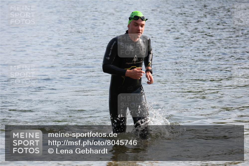 15.06.2025 - 27. Vierlanden-Triathlon Lena Gebhardt http://msf.ph/oto/8045746 15.06.2025 08:40:38 Schwimmen 5, 7 meine-sportfotos.de