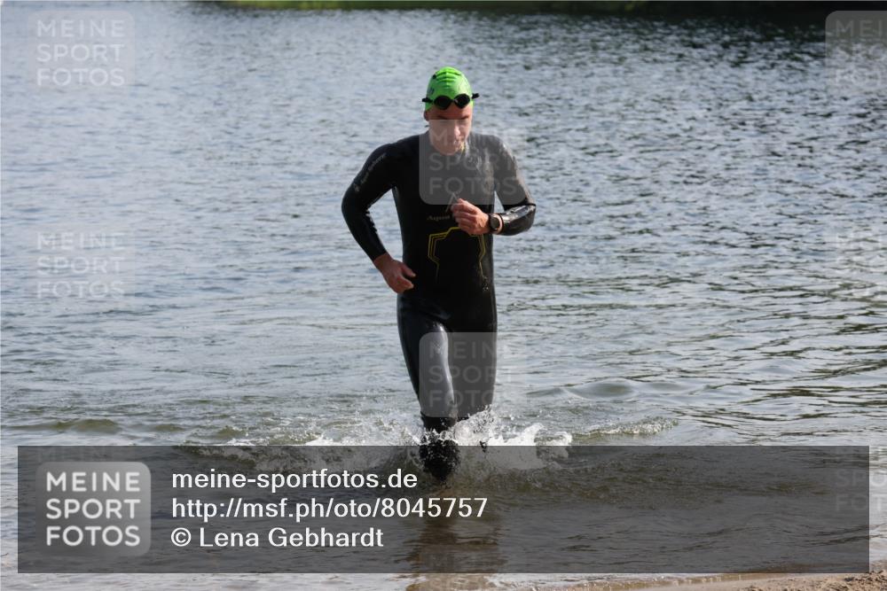 15.06.2025 - 27. Vierlanden-Triathlon Lena Gebhardt http://msf.ph/oto/8045757 15.06.2025 08:40:39 Schwimmen 5, 7 meine-sportfotos.de