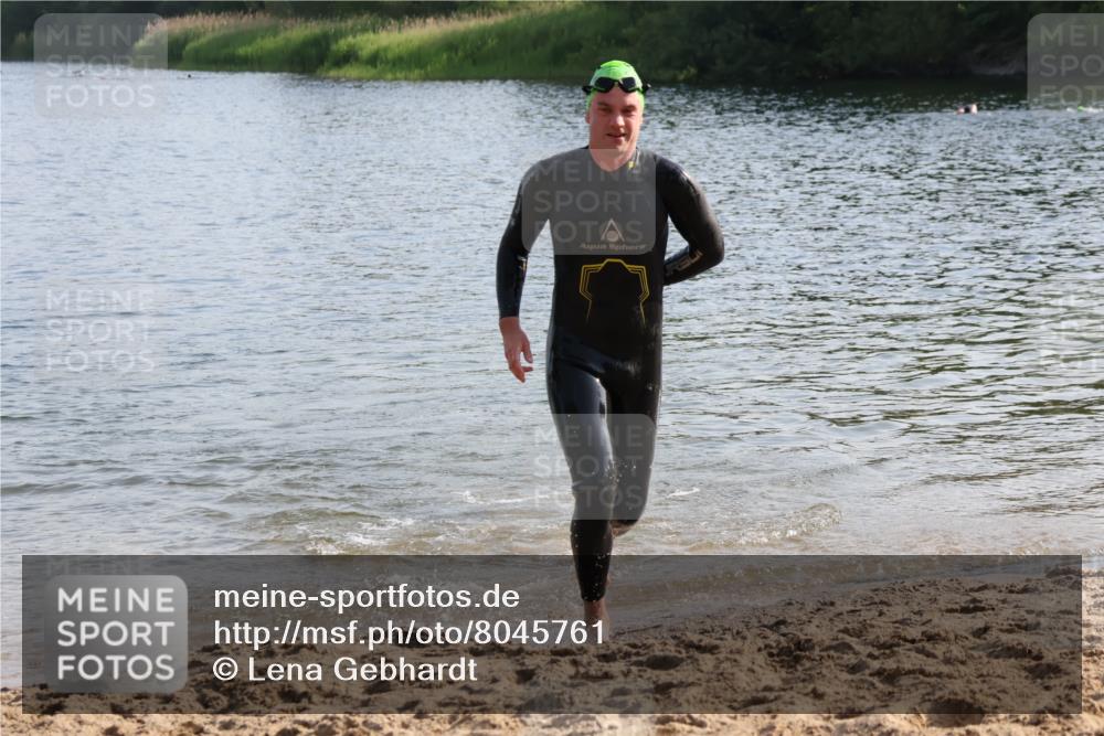 15.06.2025 - 27. Vierlanden-Triathlon Lena Gebhardt http://msf.ph/oto/8045761 15.06.2025 08:40:40 Schwimmen 5, 7 meine-sportfotos.de