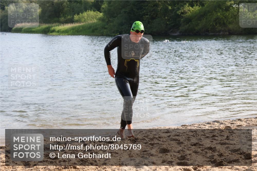 15.06.2025 - 27. Vierlanden-Triathlon Lena Gebhardt http://msf.ph/oto/8045769 15.06.2025 08:40:41 Schwimmen 5, 7 meine-sportfotos.de
