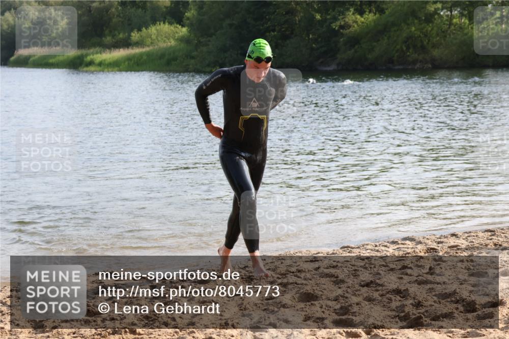 15.06.2025 - 27. Vierlanden-Triathlon Lena Gebhardt http://msf.ph/oto/8045773 15.06.2025 08:40:41 Schwimmen 5, 7 meine-sportfotos.de