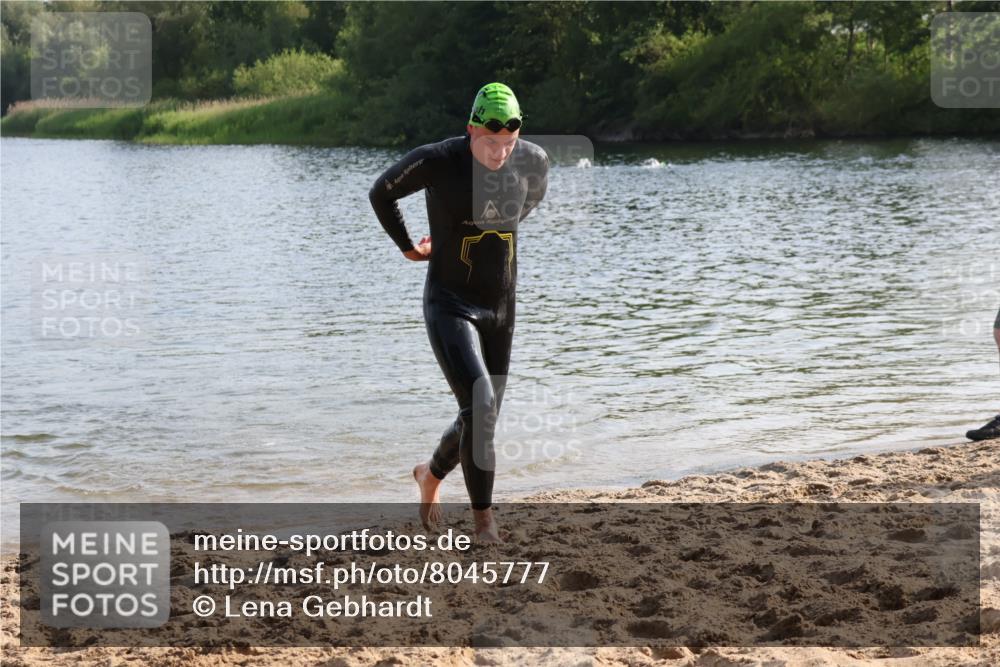 15.06.2025 - 27. Vierlanden-Triathlon Lena Gebhardt http://msf.ph/oto/8045777 15.06.2025 08:40:41 Schwimmen 5, 7 meine-sportfotos.de