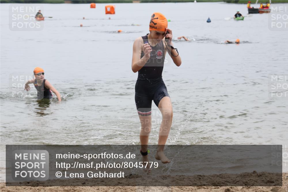 21.06.2025 - 27. Vierlanden-Triathlon Lena Gebhardt http://msf.ph/oto/8045779 15.06.2025 14:51:20 Schwimmen  meine-sportfotos.de