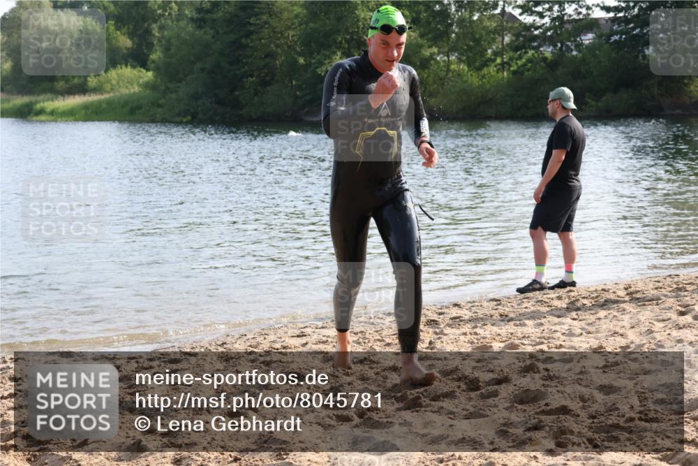 15.06.2025 - 27. Vierlanden-Triathlon Lena Gebhardt http://msf.ph/oto/8045781 15.06.2025 08:40:42 Schwimmen 5, 7 meine-sportfotos.de