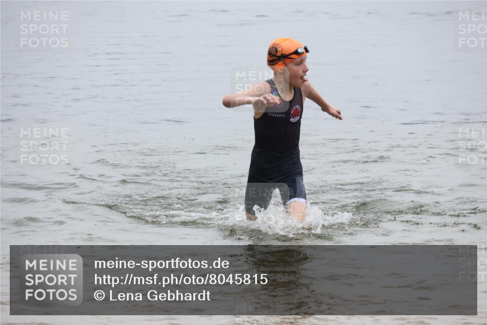 21.06.2025 - 27. Vierlanden-Triathlon Lena Gebhardt http://msf.ph/oto/8045815 15.06.2025 14:51:23 Schwimmen  meine-sportfotos.de