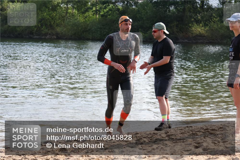 15.06.2025 - 27. Vierlanden-Triathlon Lena Gebhardt http://msf.ph/oto/8045828 15.06.2025 08:40:57 Schwimmen 99, 114, 129, 147 meine-sportfotos.de