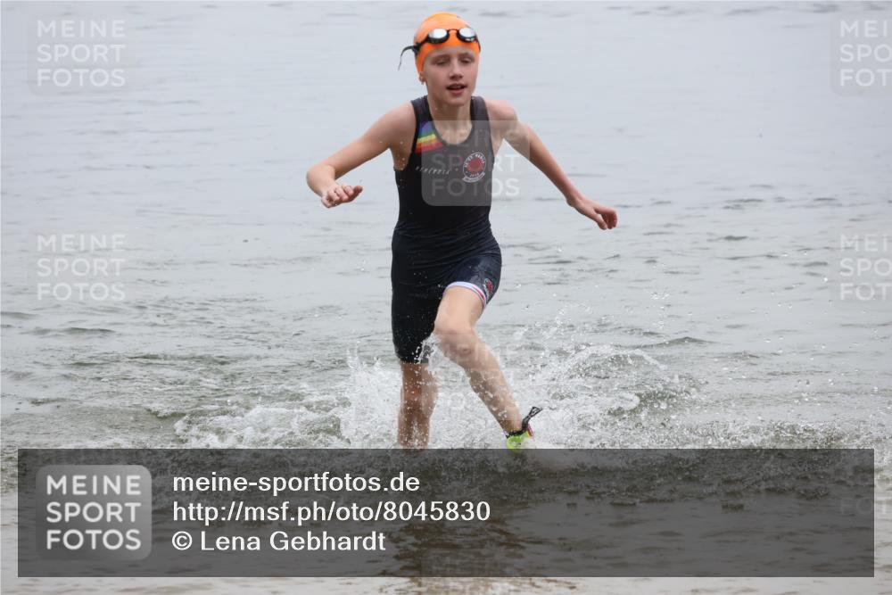 21.06.2025 - 27. Vierlanden-Triathlon Lena Gebhardt http://msf.ph/oto/8045830 15.06.2025 14:51:24 Schwimmen  meine-sportfotos.de