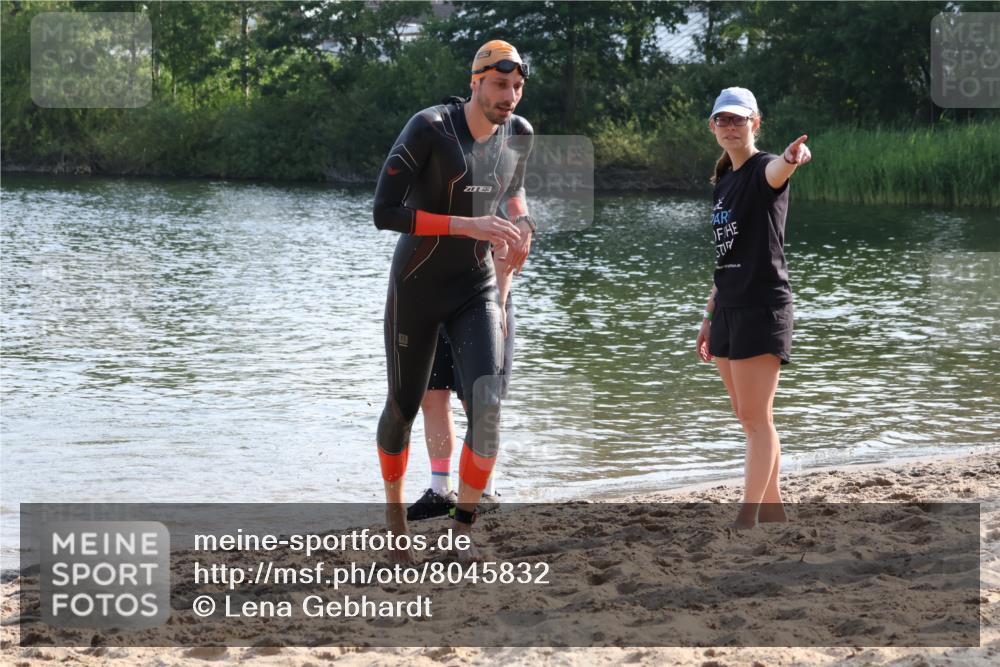 15.06.2025 - 27. Vierlanden-Triathlon Lena Gebhardt http://msf.ph/oto/8045832 15.06.2025 08:40:57 Schwimmen 99, 114, 129, 147 meine-sportfotos.de