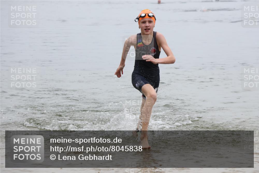 21.06.2025 - 27. Vierlanden-Triathlon Lena Gebhardt http://msf.ph/oto/8045838 15.06.2025 14:51:24 Schwimmen  meine-sportfotos.de
