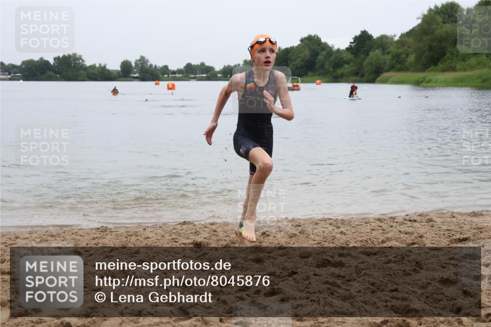 21.06.2025 - 27. Vierlanden-Triathlon Lena Gebhardt http://msf.ph/oto/8045876 15.06.2025 14:51:26 Schwimmen  meine-sportfotos.de