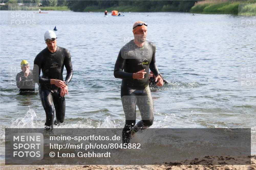 15.06.2025 - 27. Vierlanden-Triathlon Lena Gebhardt http://msf.ph/oto/8045882 15.06.2025 08:41:03 Schwimmen 99, 109, 114, 129, 138, 147, 176 meine-sportfotos.de