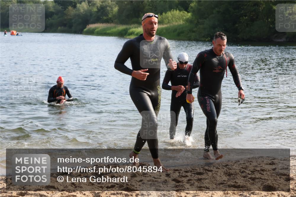 15.06.2025 - 27. Vierlanden-Triathlon Lena Gebhardt http://msf.ph/oto/8045894 15.06.2025 08:41:05 Schwimmen 22, 99, 109, 114, 129, 138, 147, 176 meine-sportfotos.de