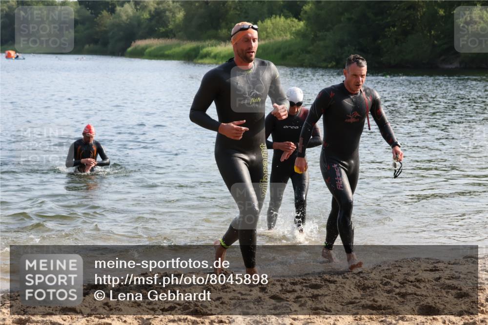 15.06.2025 - 27. Vierlanden-Triathlon Lena Gebhardt http://msf.ph/oto/8045898 15.06.2025 08:41:05 Schwimmen 22, 99, 109, 114, 129, 138, 147, 176 meine-sportfotos.de