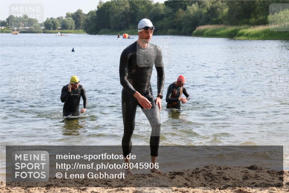 15.06.2025 - 27. Vierlanden-Triathlon Lena Gebhardt http://msf.ph/oto/8045906 15.06.2025 08:41:06 Schwimmen 22, 99, 109, 114, 129, 138, 147, 176 meine-sportfotos.de