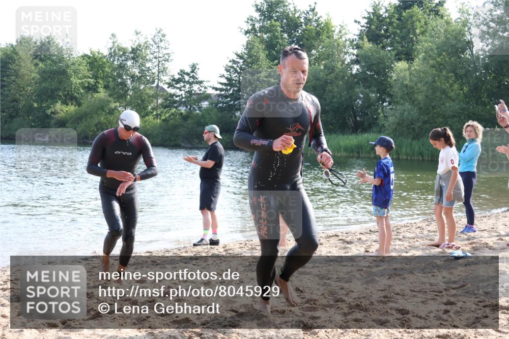 15.06.2025 - 27. Vierlanden-Triathlon Lena Gebhardt http://msf.ph/oto/8045929 15.06.2025 08:41:08 Schwimmen 22, 99, 109, 111, 114, 129, 138, 147, 176 meine-sportfotos.de