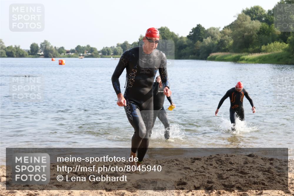 15.06.2025 - 27. Vierlanden-Triathlon Lena Gebhardt http://msf.ph/oto/8045940 15.06.2025 08:41:10 Schwimmen 22, 99, 109, 111, 129, 138, 147, 176 meine-sportfotos.de