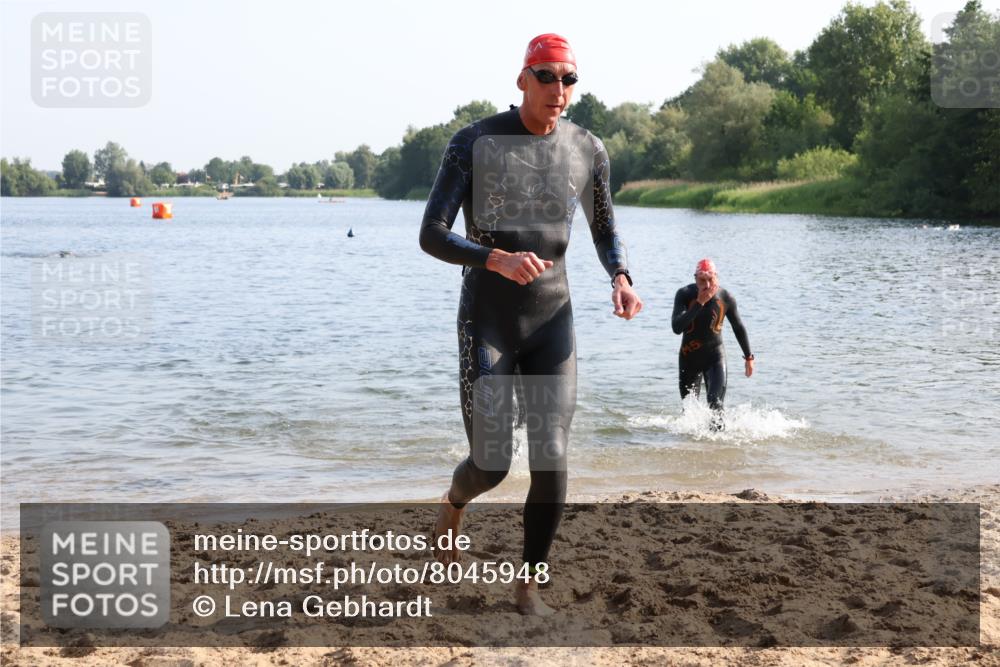 15.06.2025 - 27. Vierlanden-Triathlon Lena Gebhardt http://msf.ph/oto/8045948 15.06.2025 08:41:11 Schwimmen 22, 99, 109, 111, 129, 138, 147, 176 meine-sportfotos.de