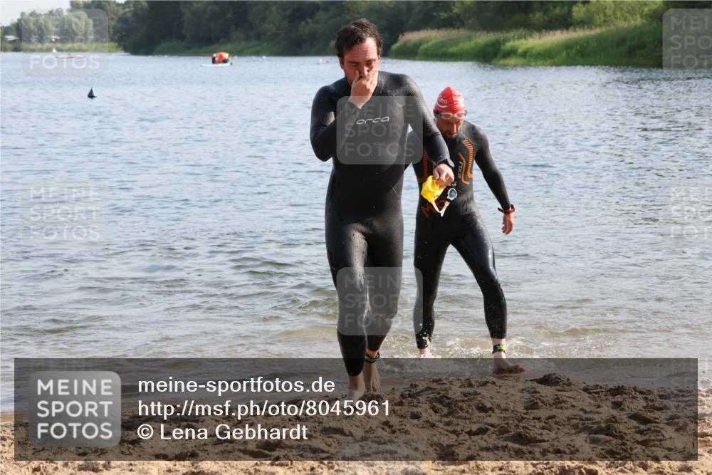 15.06.2025 - 27. Vierlanden-Triathlon Lena Gebhardt http://msf.ph/oto/8045961 15.06.2025 08:41:13 Schwimmen 22, 99, 109, 111, 129, 138, 147, 176 meine-sportfotos.de