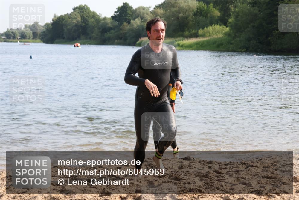 15.06.2025 - 27. Vierlanden-Triathlon Lena Gebhardt http://msf.ph/oto/8045969 15.06.2025 08:41:14 Schwimmen 22, 109, 111, 129, 138, 147, 176 meine-sportfotos.de