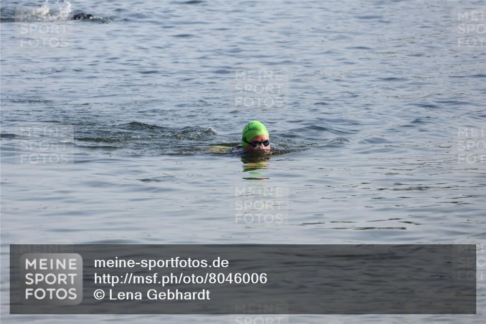 15.06.2025 - 27. Vierlanden-Triathlon Lena Gebhardt http://msf.ph/oto/8046006 15.06.2025 08:41:32 Schwimmen  meine-sportfotos.de