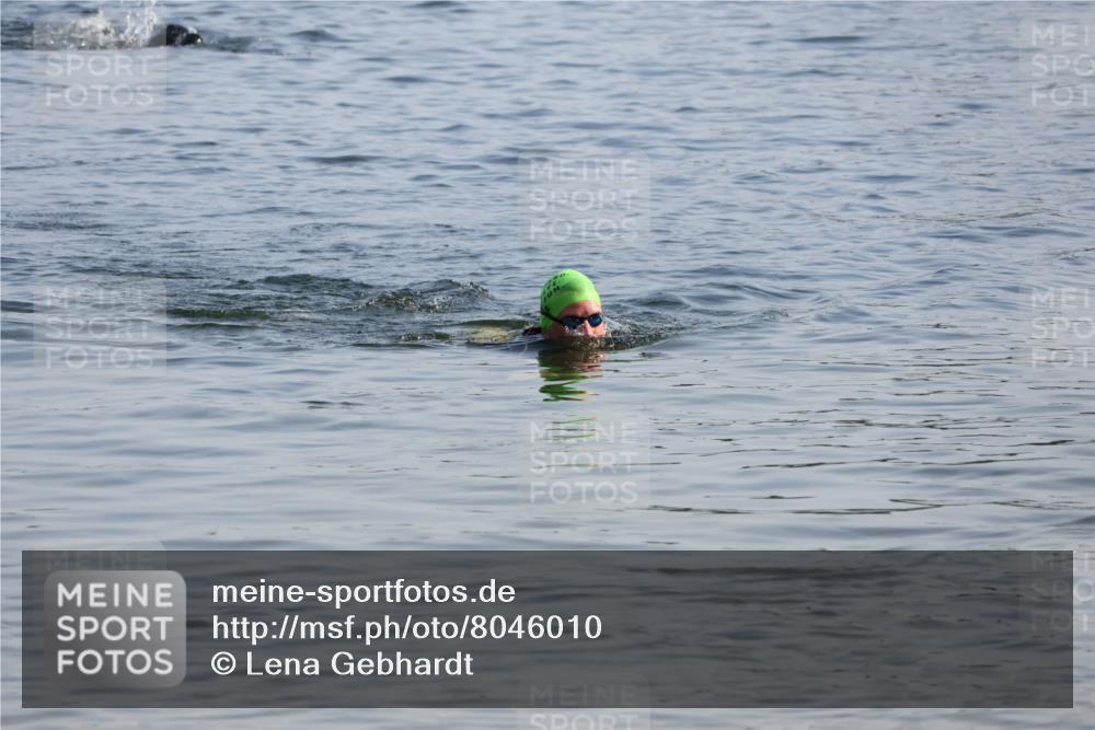 15.06.2025 - 27. Vierlanden-Triathlon Lena Gebhardt http://msf.ph/oto/8046010 15.06.2025 08:41:33 Schwimmen  meine-sportfotos.de