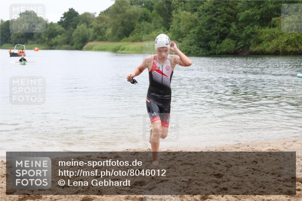 21.06.2025 - 27. Vierlanden-Triathlon Lena Gebhardt http://msf.ph/oto/8046012 15.06.2025 14:52:04 Schwimmen 1352, 1364 meine-sportfotos.de