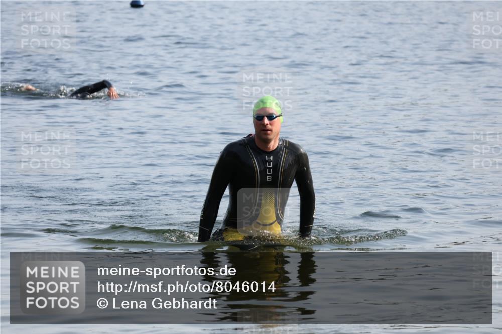 15.06.2025 - 27. Vierlanden-Triathlon Lena Gebhardt http://msf.ph/oto/8046014 15.06.2025 08:41:35 Schwimmen  meine-sportfotos.de