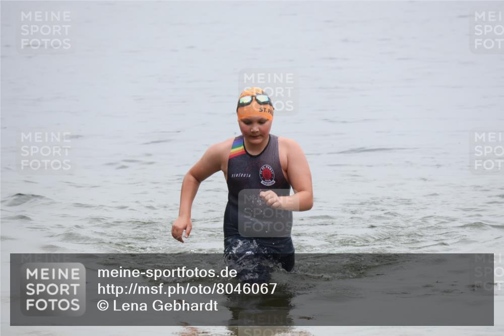 21.06.2025 - 27. Vierlanden-Triathlon Lena Gebhardt http://msf.ph/oto/8046067 15.06.2025 14:52:18 Schwimmen 1361 meine-sportfotos.de