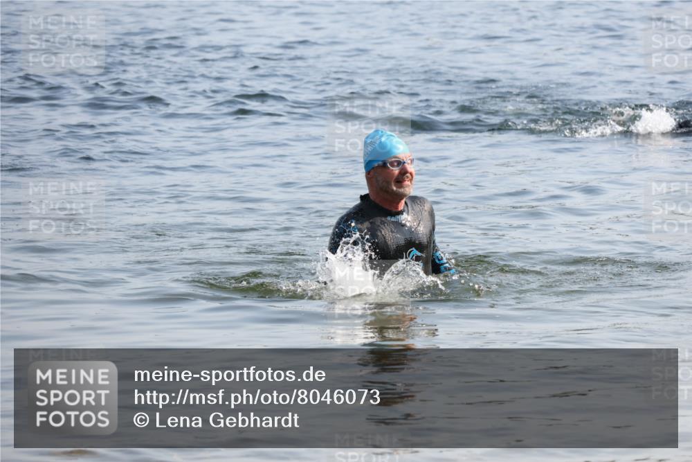 15.06.2025 - 27. Vierlanden-Triathlon Lena Gebhardt http://msf.ph/oto/8046073 15.06.2025 08:41:50 Schwimmen 122 meine-sportfotos.de