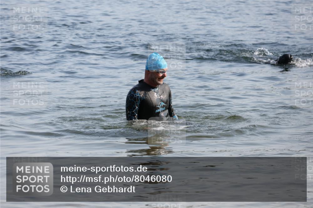 15.06.2025 - 27. Vierlanden-Triathlon Lena Gebhardt http://msf.ph/oto/8046080 15.06.2025 08:41:51 Schwimmen 122 meine-sportfotos.de