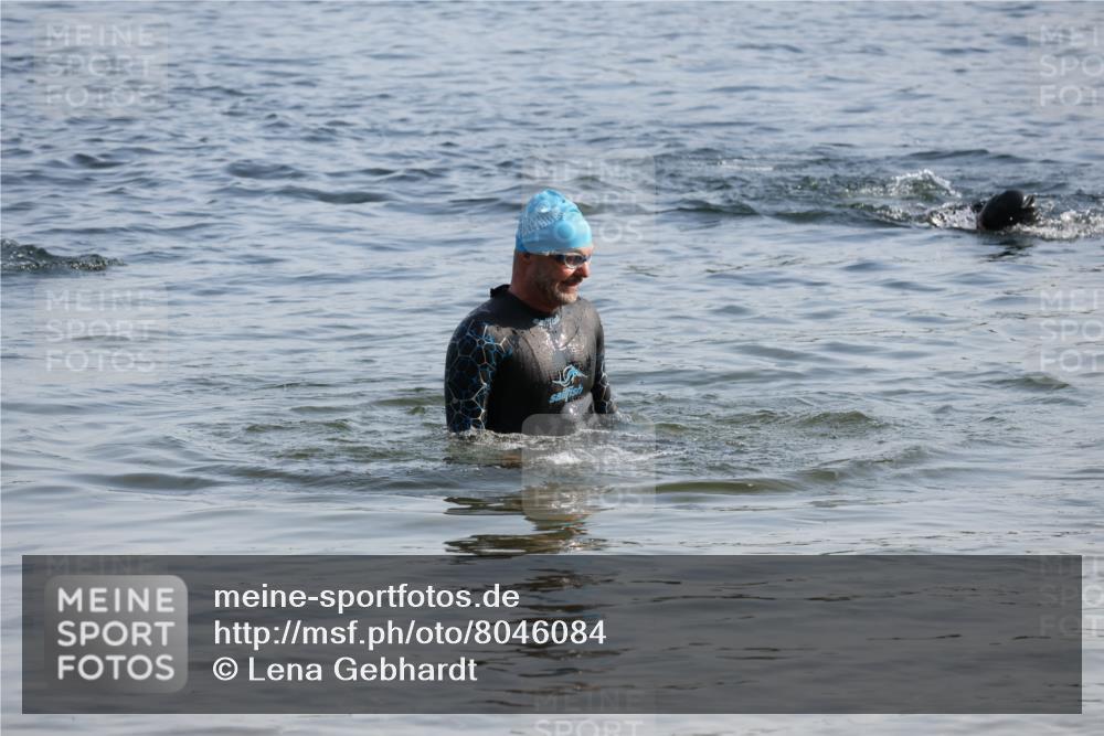 15.06.2025 - 27. Vierlanden-Triathlon Lena Gebhardt http://msf.ph/oto/8046084 15.06.2025 08:41:51 Schwimmen 122 meine-sportfotos.de