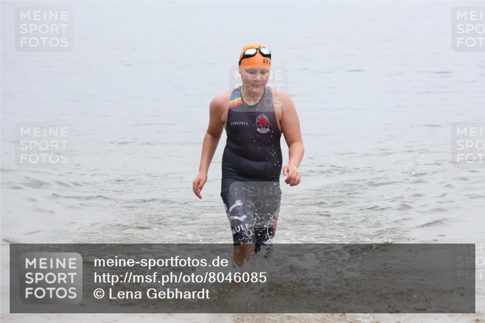 21.06.2025 - 27. Vierlanden-Triathlon Lena Gebhardt http://msf.ph/oto/8046085 15.06.2025 14:52:20 Schwimmen 1361 meine-sportfotos.de