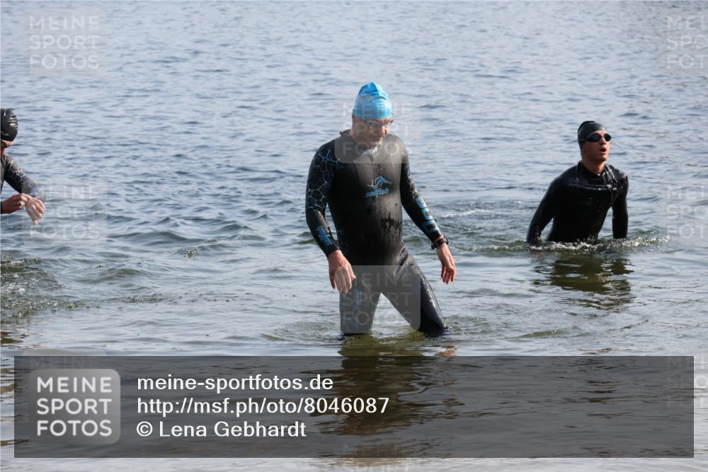 15.06.2025 - 27. Vierlanden-Triathlon Lena Gebhardt http://msf.ph/oto/8046087 15.06.2025 08:41:57 Schwimmen 128 meine-sportfotos.de