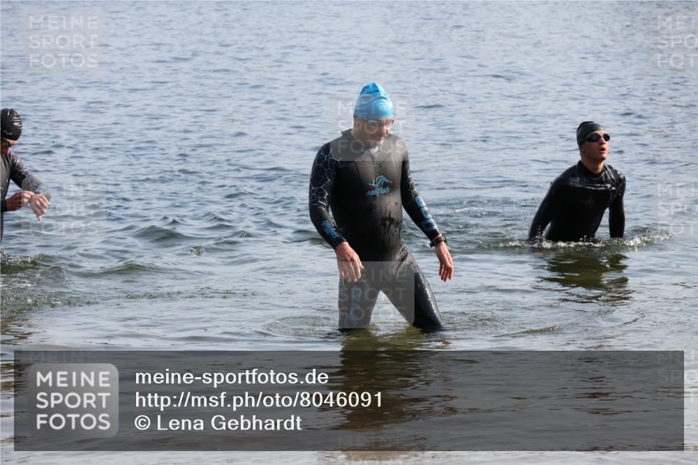 15.06.2025 - 27. Vierlanden-Triathlon Lena Gebhardt http://msf.ph/oto/8046091 15.06.2025 08:41:58 Schwimmen 128 meine-sportfotos.de