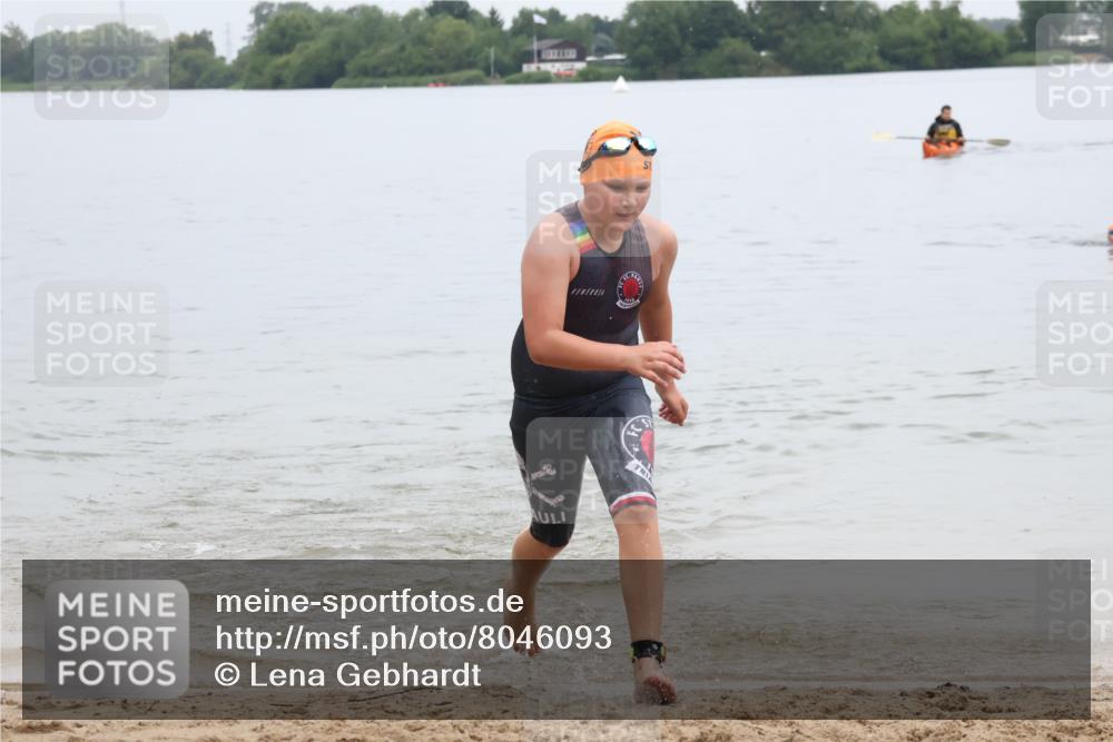 21.06.2025 - 27. Vierlanden-Triathlon Lena Gebhardt http://msf.ph/oto/8046093 15.06.2025 14:52:21 Schwimmen 1361 meine-sportfotos.de