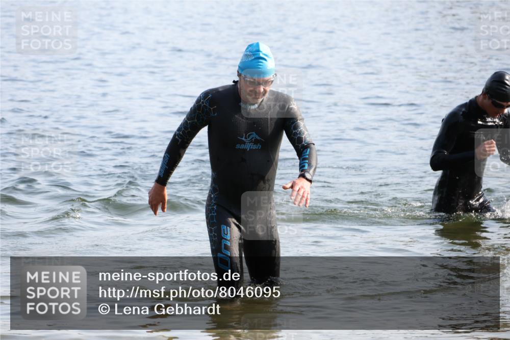 15.06.2025 - 27. Vierlanden-Triathlon Lena Gebhardt http://msf.ph/oto/8046095 15.06.2025 08:41:59 Schwimmen 128 meine-sportfotos.de