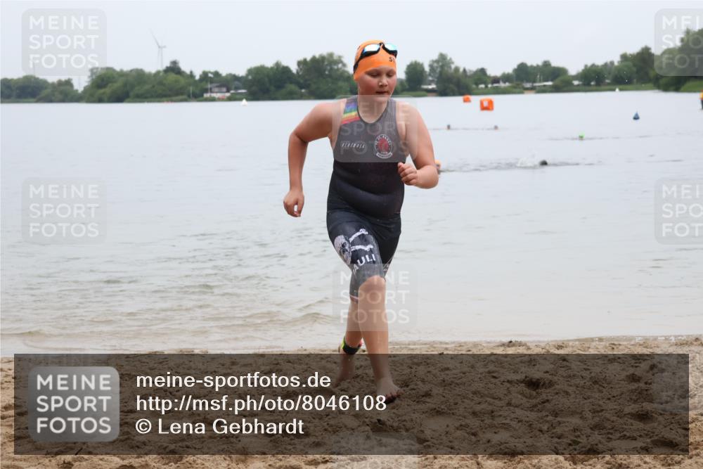 21.06.2025 - 27. Vierlanden-Triathlon Lena Gebhardt http://msf.ph/oto/8046108 15.06.2025 14:52:22 Schwimmen 1361 meine-sportfotos.de