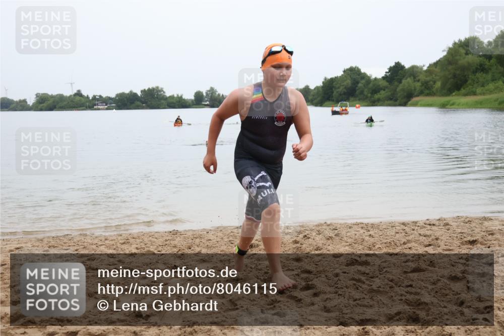21.06.2025 - 27. Vierlanden-Triathlon Lena Gebhardt http://msf.ph/oto/8046115 15.06.2025 14:52:23 Schwimmen 1361 meine-sportfotos.de