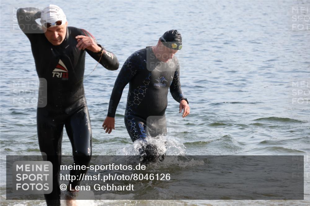 15.06.2025 - 27. Vierlanden-Triathlon Lena Gebhardt http://msf.ph/oto/8046126 15.06.2025 08:42:03 Schwimmen 121, 128, 135 meine-sportfotos.de