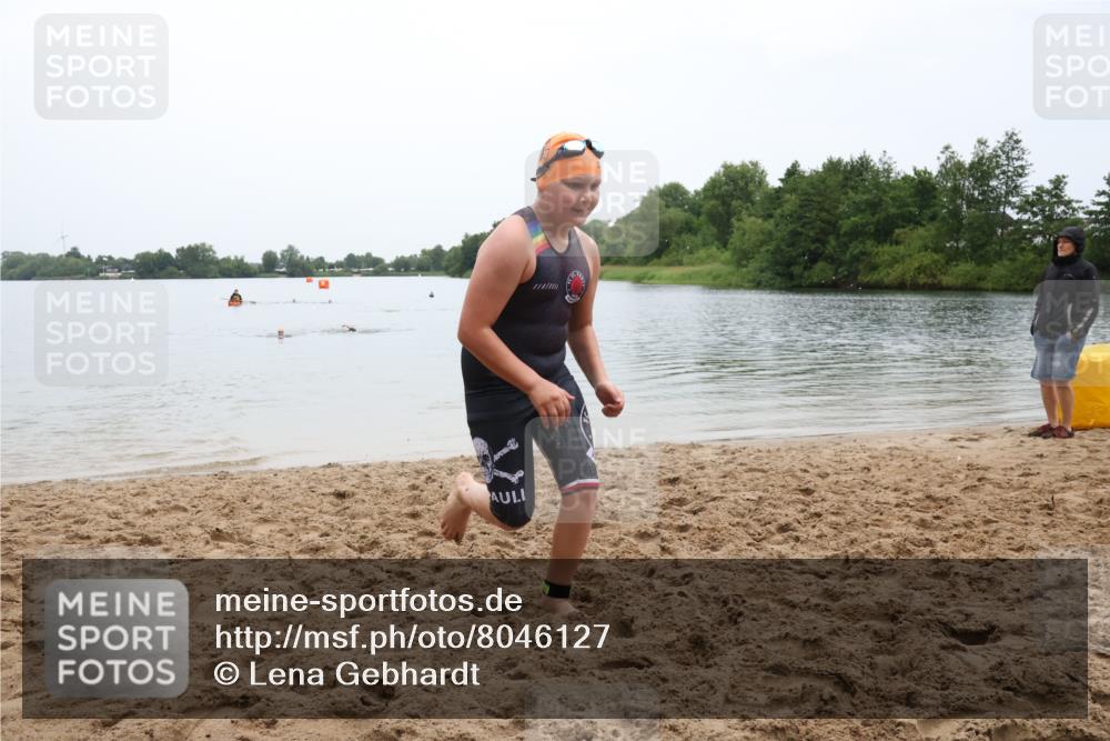 21.06.2025 - 27. Vierlanden-Triathlon Lena Gebhardt http://msf.ph/oto/8046127 15.06.2025 14:52:24 Schwimmen 1361 meine-sportfotos.de