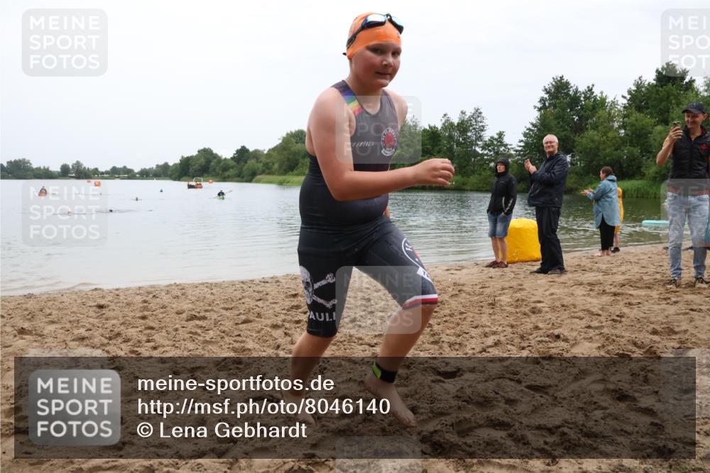 21.06.2025 - 27. Vierlanden-Triathlon Lena Gebhardt http://msf.ph/oto/8046140 15.06.2025 14:52:24 Schwimmen 1361 meine-sportfotos.de